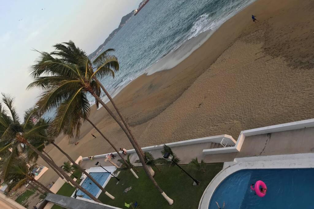 LOFT EN CONDOMINIO A PIE DE PLAYA Y DOS ALBERCAS, MANZANILLO **